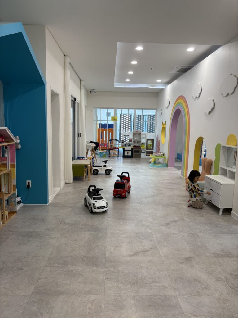 피터팬 키즈풀빌라- 거실, 실내놀이터