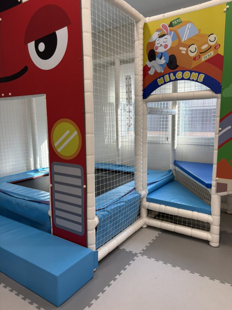 피터팬 키즈풀빌라- 거실, 실내놀이터