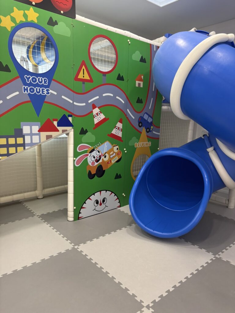 피터팬 키즈풀빌라- 거실, 실내놀이터