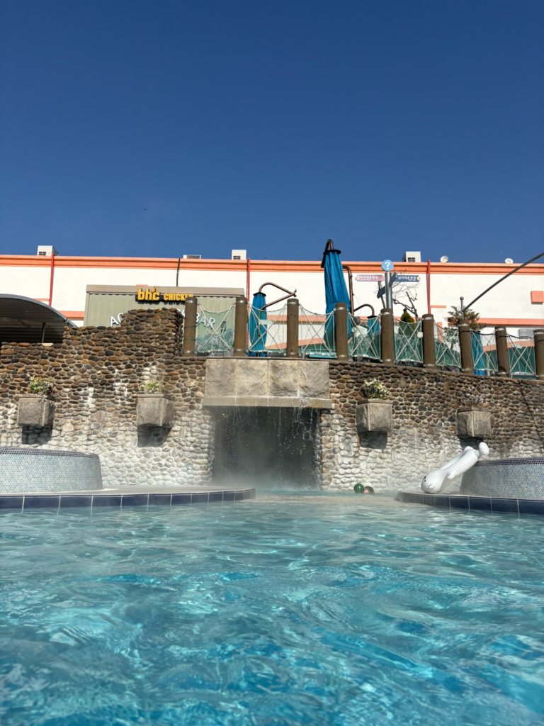 Asan Spavis, hot spring pools