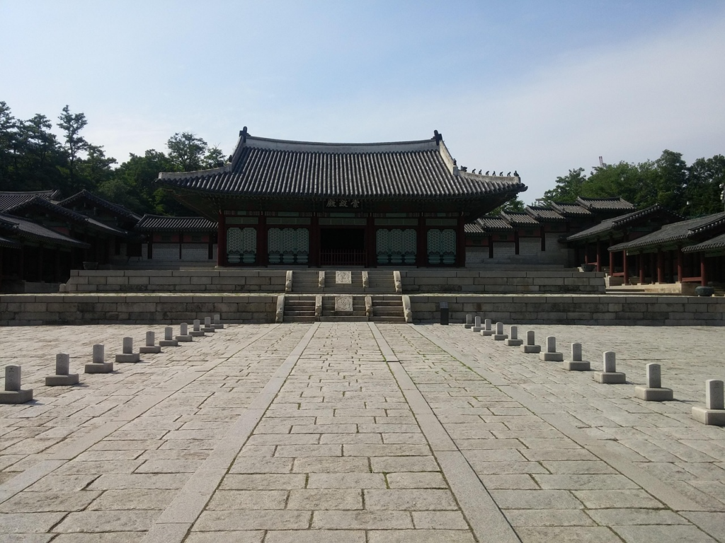 Gyeonghuigung Palace, a hidden gem among Seoul's royal palaces. Known for its quiet and peaceful atmosphere, it is the perfect spot for visitors who want to avoid large crowds and enjoy a relaxed, intimate traditional experience during the festival.